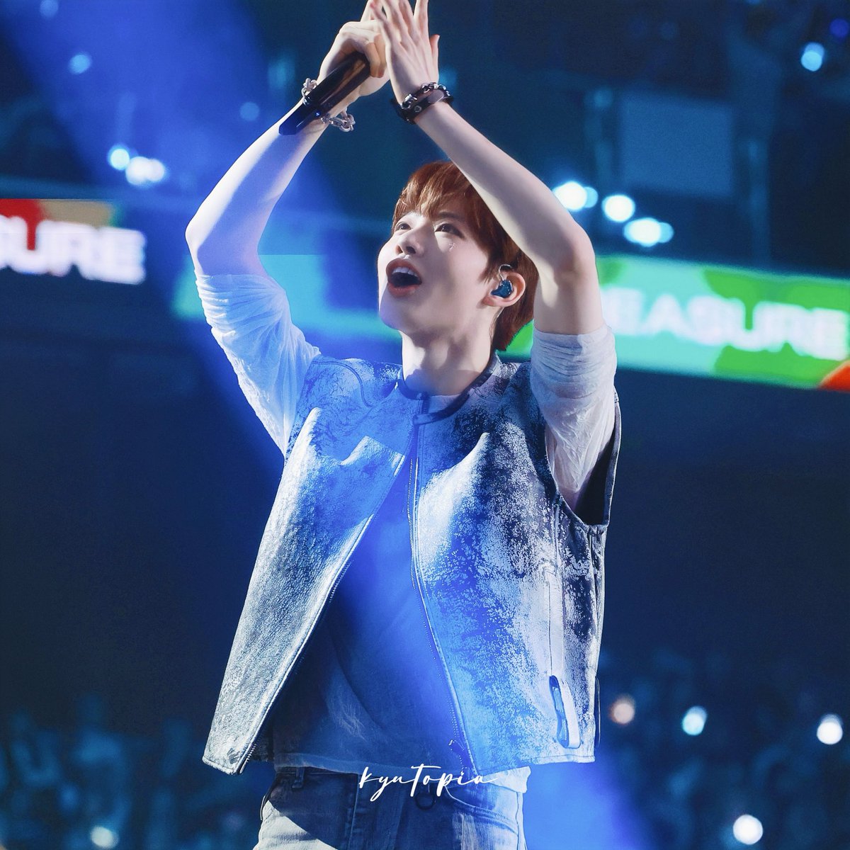kyutopia909's tweet photo. 240602 K-WAVE
케이웨이브 인기가요💫🌠

#트레저 #TREASURE
#준규 #JUNKYU https://t.co/KqioVVRCUZ