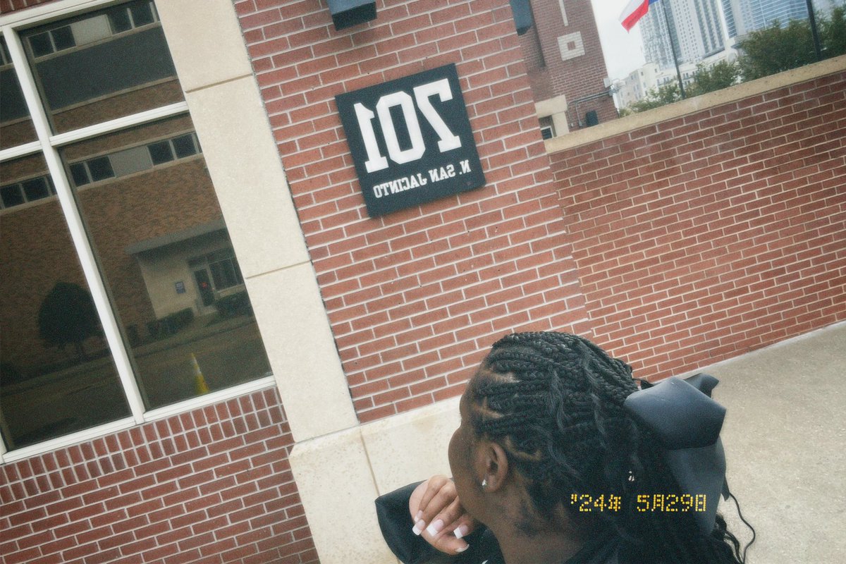 banddzzz_'s tweet image. #likeclockwork #freemynigga 🧏🏾‍♀️
-og Kayla