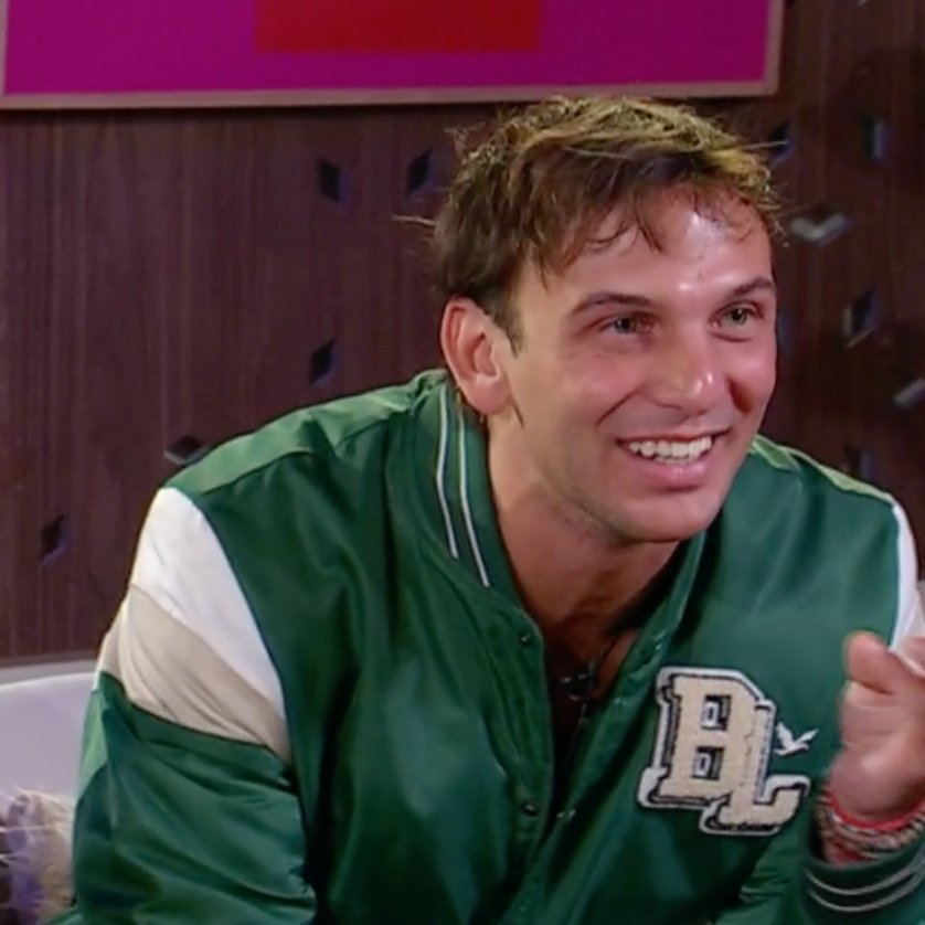 eeemiliano's tweet photo. uno que está un poco hasta las manos 
#GranHermano https://t.co/VfOJmHESPx