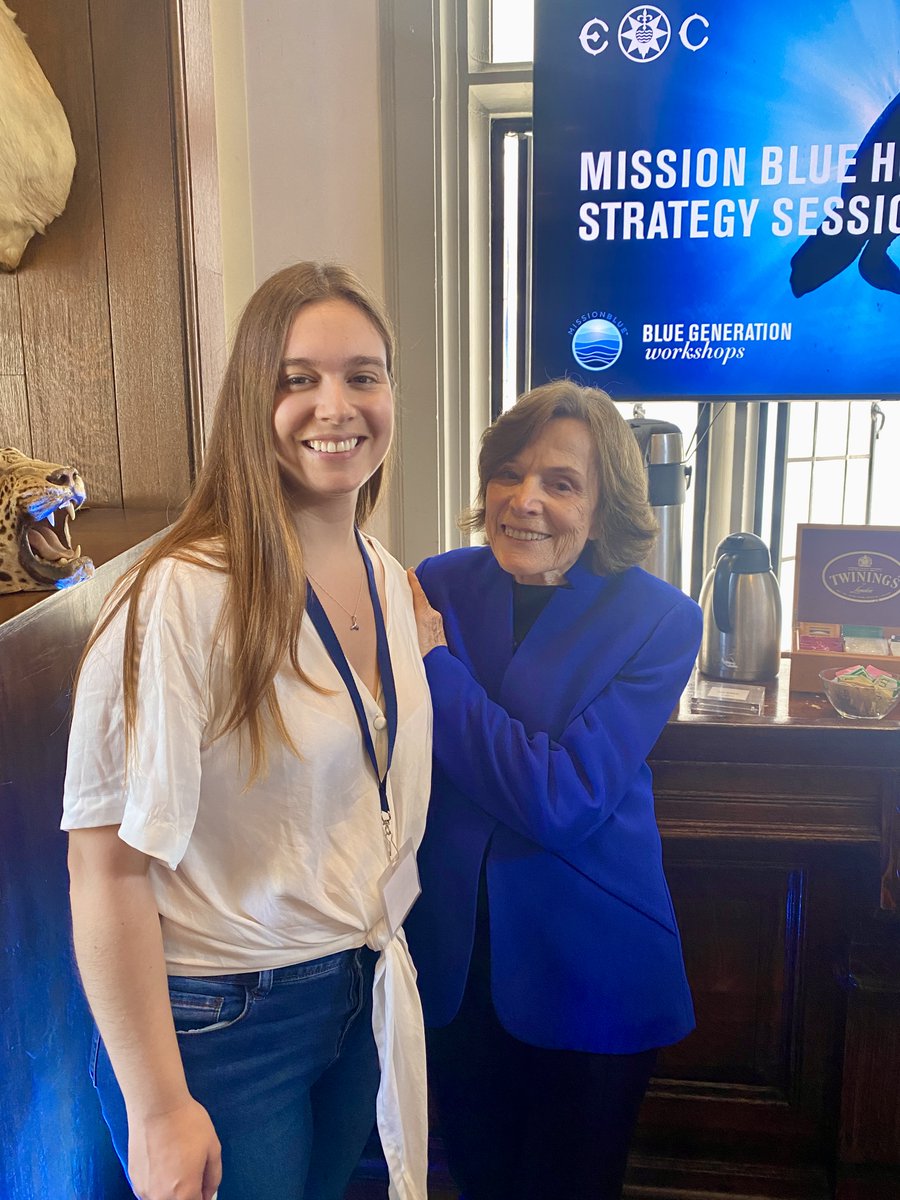 cmicalderonq's tweet photo. Soy parte de la Blue Generation 2024 de nada más ni nada menos que el gran @ExplorersClub  en Nueva York, estoy muy muy muy feliz y agradecida de @SOAlliance  y Daniel Cáceres :). Hoy tuvimos el honor de estar con la Dra. @SylviaEarle  de @MissionBlue  
:) https://t.co/S4JINPs2hL