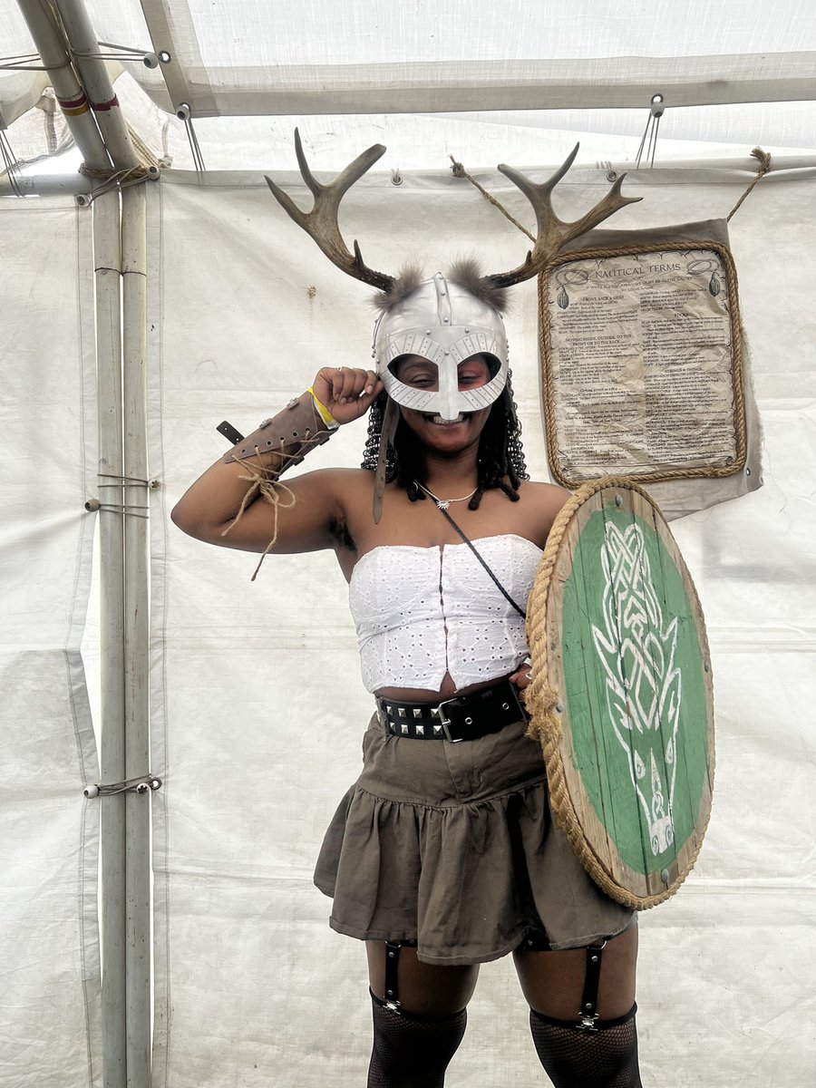 SlxyVeas's tweet photo. renaissance fair was 🆒 https://t.co/o6FAm0O5Ly