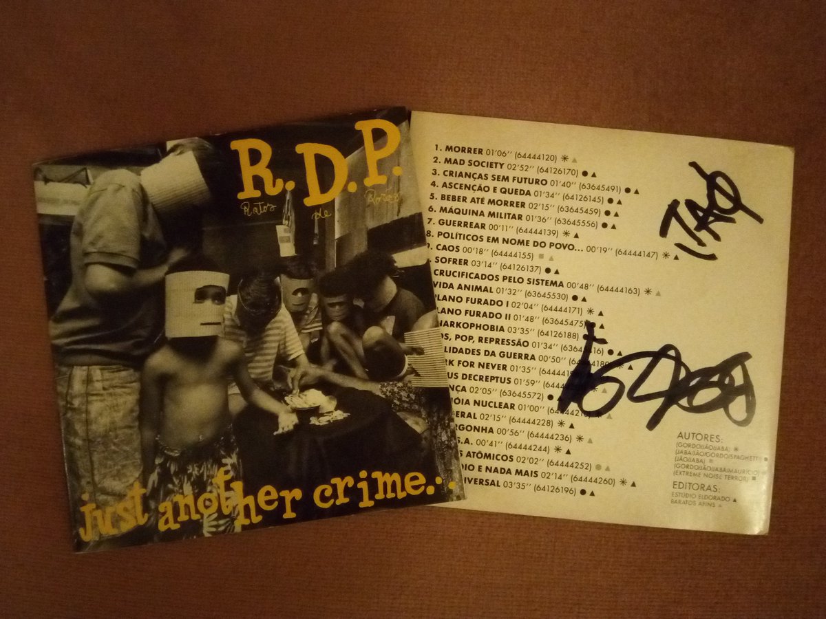 jesantana1976's tweet image. Recordando cuando conocí a Jão y Boka de #RatosdePorao. Lo mejor, verlos emocionados por firmarme primeras ediciones de &quot;RDP Vivo&quot; (1992) y &quot;Just Another Crime... in Massacreland&quot; (1994). #RDP #Hardcore #Brasil