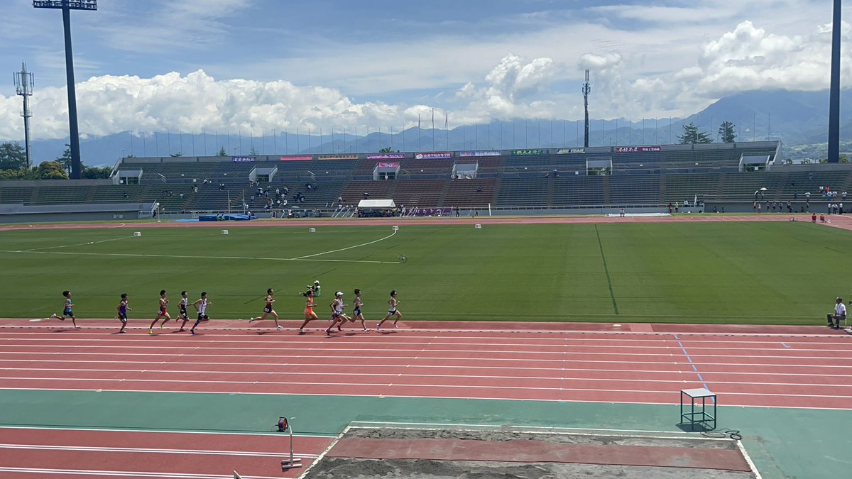 ygu_ac's tweet photo. 〇第７８回山梨県陸上競技選手権大会
＊1日目＊
6月1日、2日にJITリサイクルインクスタジアムにて山梨県選手権が行われました。
1日目には、1500mに1名、3000mSCに1名が出場しました！3000mSCに出場した宮川くん(3年)は3位に入賞し、関東選手権大会への出場が決まりました！🥉✨️ https://t.co/anupF5SxvJ