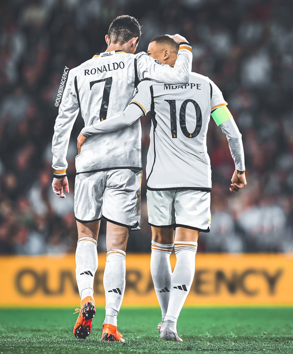 absolutkylian's tweet photo. O Rei e o Príncipe. 👑🤍 https://t.co/tjSpXxYK4Q