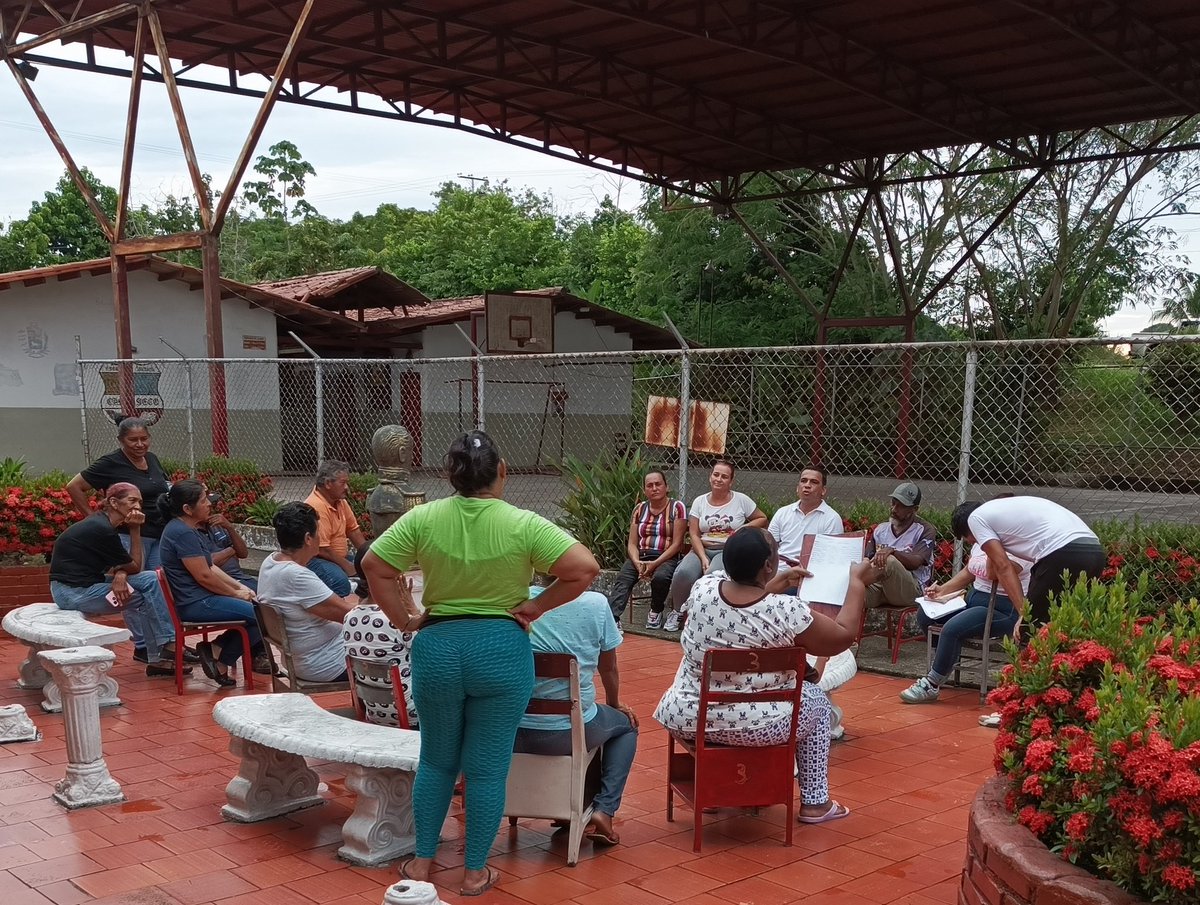 omarsanchezpsuv's tweet photo. Excelente encuentro con la estructura de la UBCH Caño Seco, Pquia. Pulido Méndez, para evaluar las tareas orientadas por el @PartidoPSUV 1:) la estructura de calle 2) el 1x10 electoral y 3) el 1x10 del buen gobierno, RUMBO al 28J día de la Victoria con @NicolasMaduro VENCEREMOS https://t.co/pxAf3B9coZ