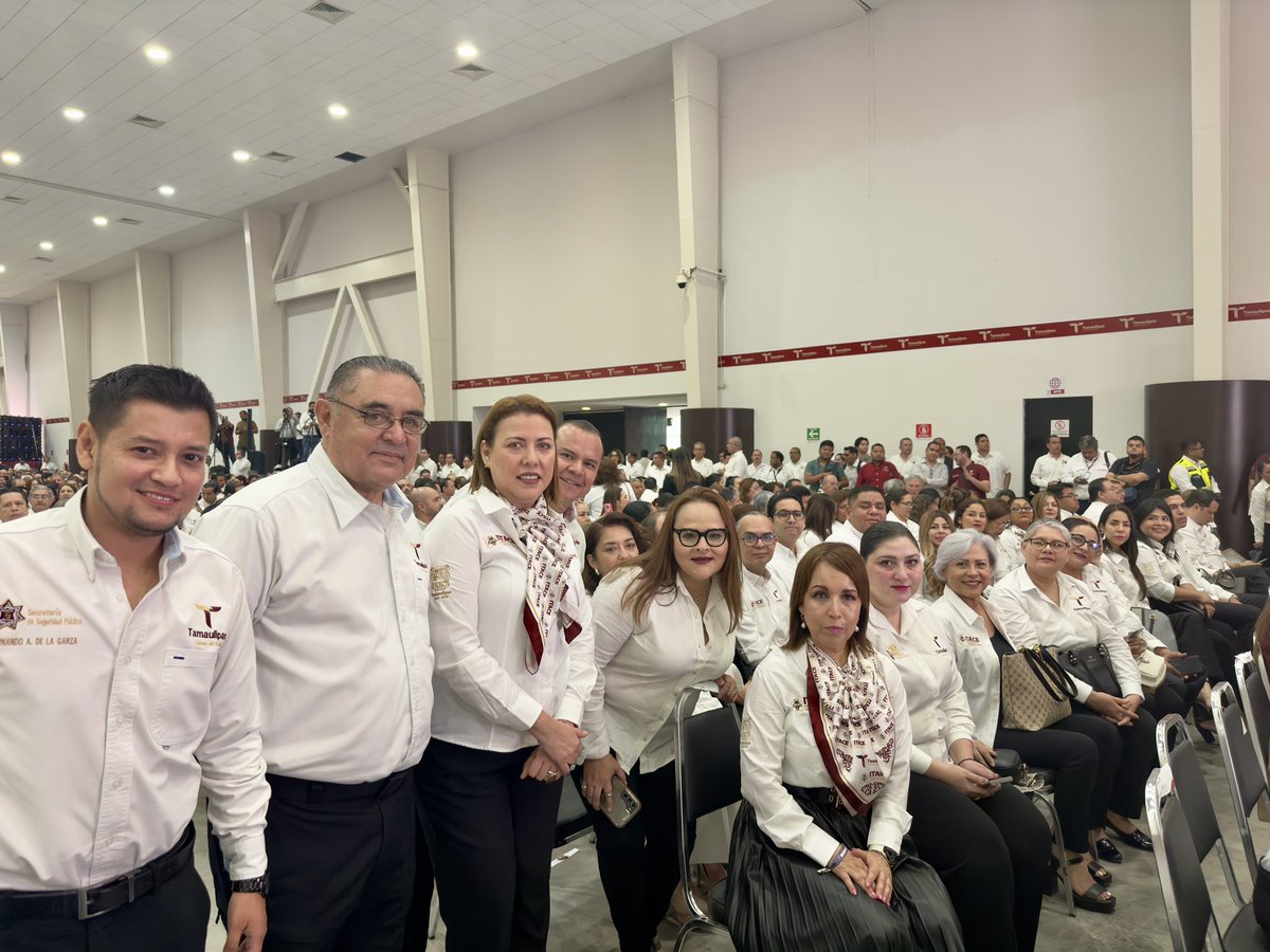 ITACETam's tweet photo. Hoy el #ITACE representado por su Dir. Gral., personal del órgano central y directivos del plantel #Victoria, estuvo presente en la ceremonia cívica de Honores a los Símbolos Patrios encabezado por el Gobernador @Dr_AVillarreal.
#Lealtad #Honor y #Trabajo https://t.co/GQDyoP4EXS