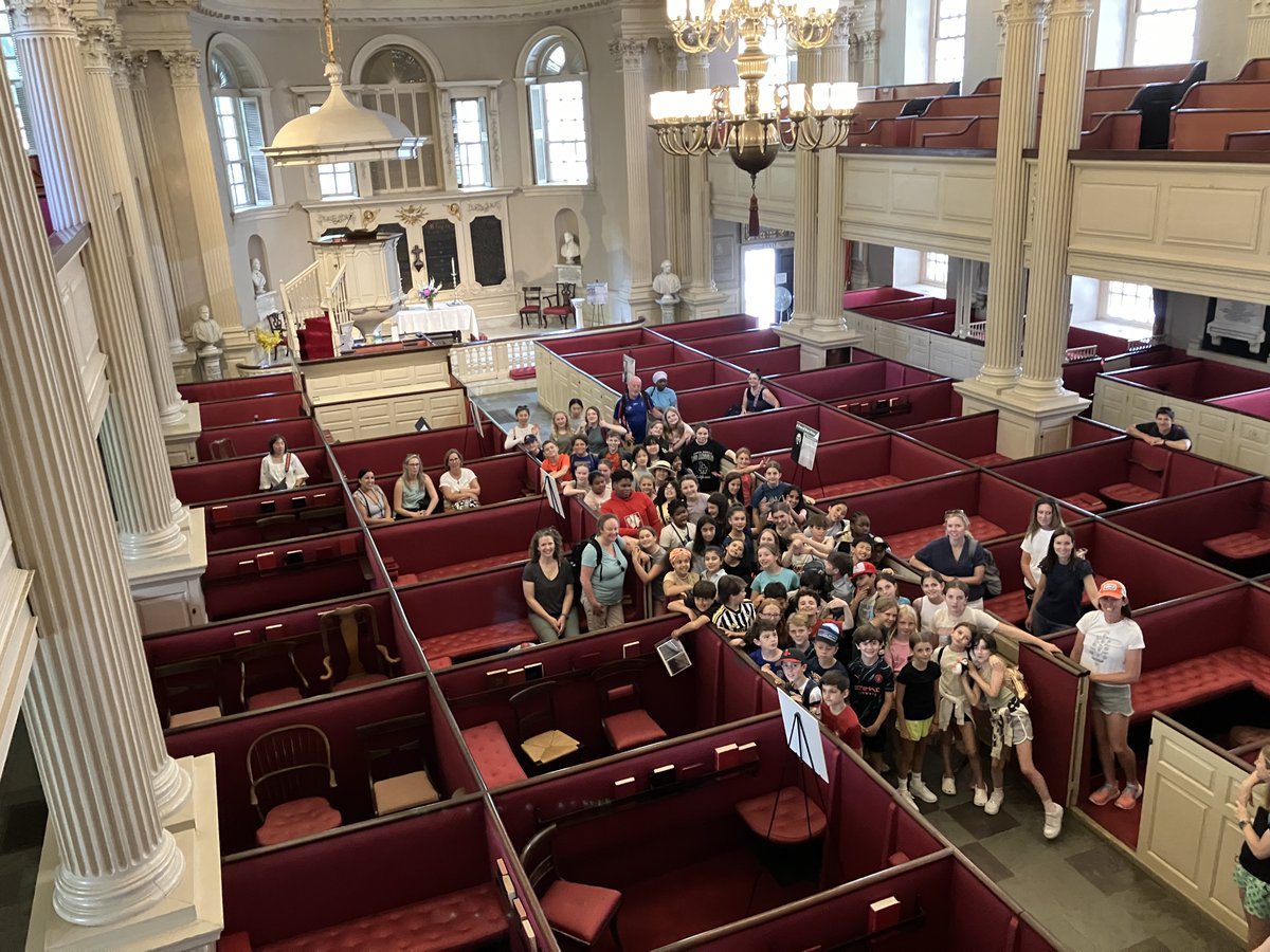 BostonHistory's tweet image. Today's visit to King's Chapel. In 20 years, this is the largest group we've ever had. Not all of the chaperones are pictured but the total number of participants was 91 - 64 fifth graders &amp;amp; 27 adults. #Boston #FifthGrade #FieldTrip #FreedomTrail