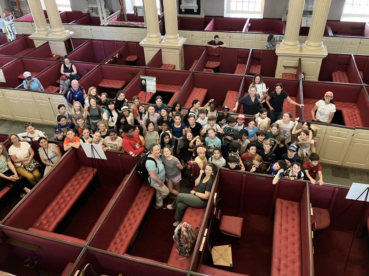 BostonHistory's tweet image. Today's visit to King's Chapel. In 20 years, this is the largest group we've ever had. Not all of the chaperones are pictured but the total number of participants was 91 - 64 fifth graders &amp;amp; 27 adults. #Boston #FifthGrade #FieldTrip #FreedomTrail