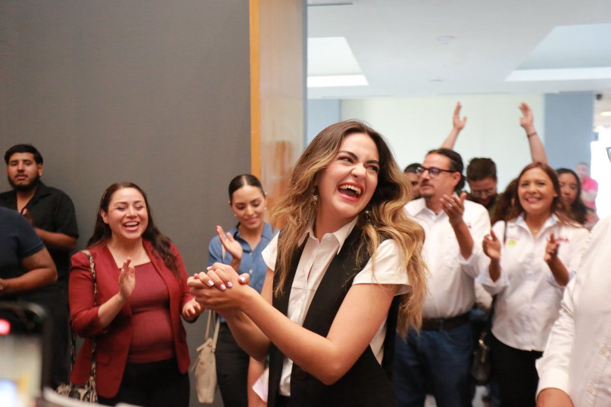 abrahamendieta's tweet image. ¡Histórico! @AndreaChavezTre arrasó en Chihuahua y les recetó a los panistas 200,000 votos de diferencia.

Gastaron millones en atacarla y en difamarla, pero hoy encabeza la Cuarta Transformación en su tierra.

¡En 2027, a sacar al PRIAN de Chihuahua!