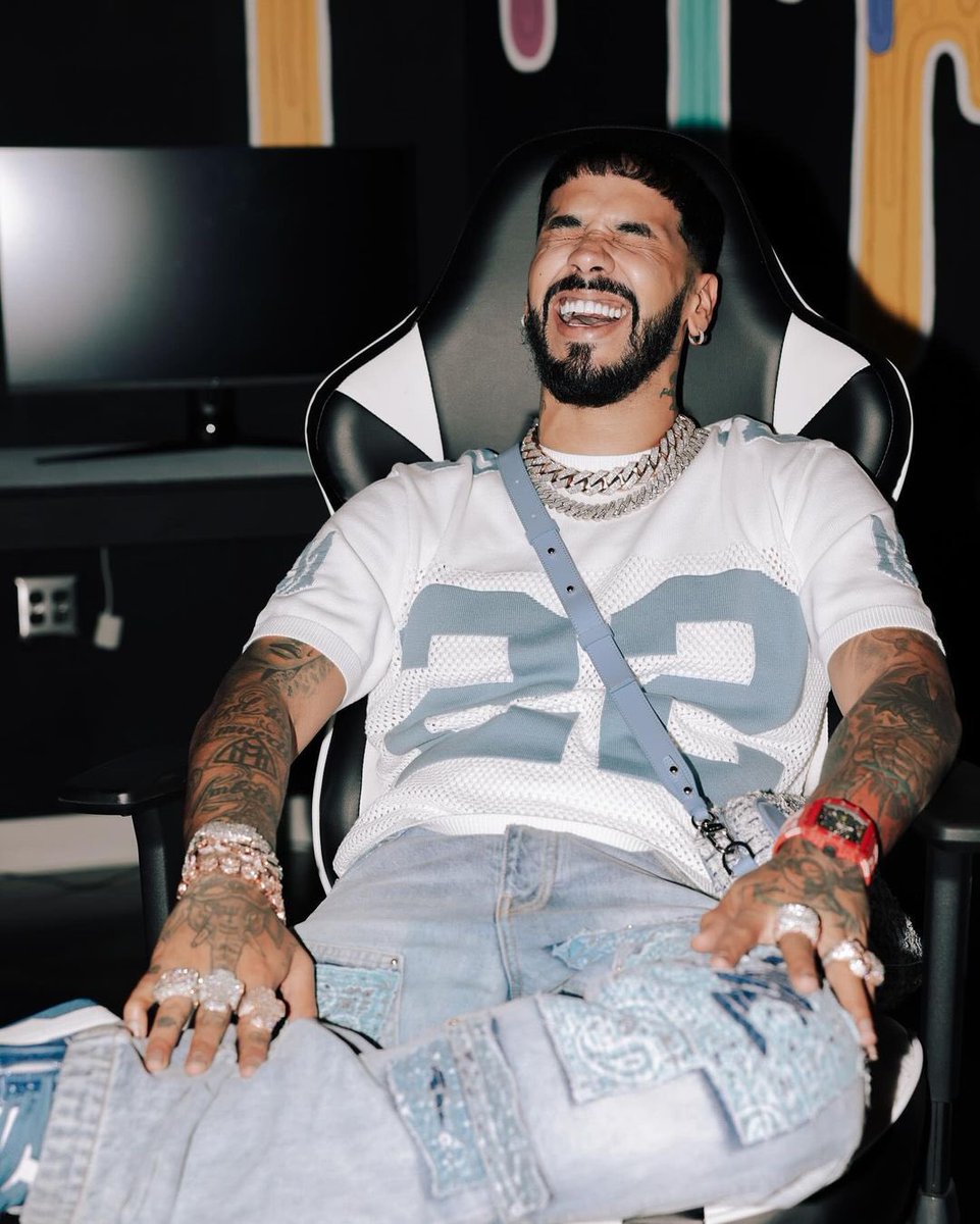 legendanuel's tweet photo. "El preview q esta corriendo por ahí con @iZaakMusic 💦💦💦😈👹 Sale este JUEVES 🎶🎶🎶🎶 #Junio6”
Anuel vía post Instagram. https://t.co/oP4KKycl8h