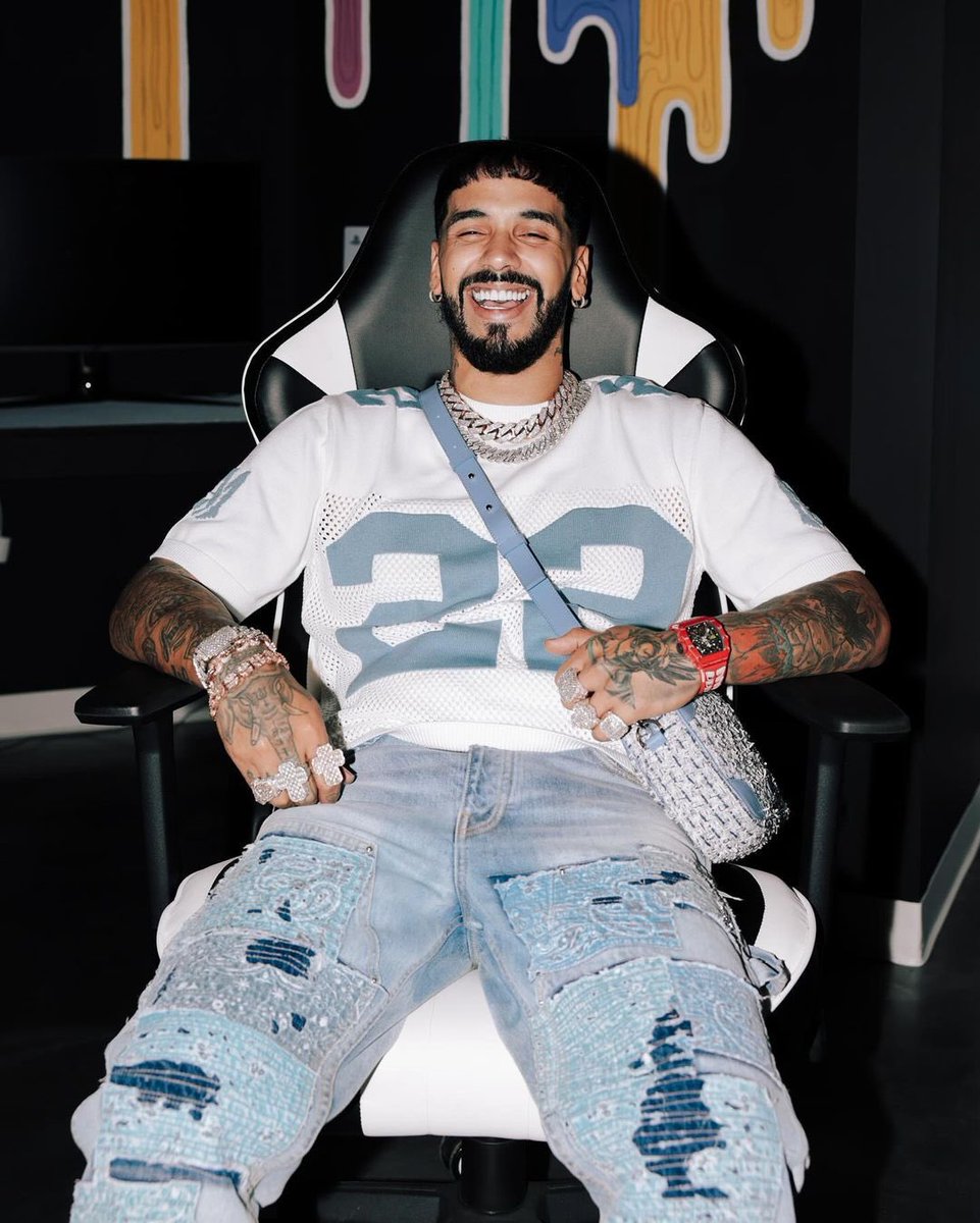 legendanuel's tweet photo. "El preview q esta corriendo por ahí con @iZaakMusic 💦💦💦😈👹 Sale este JUEVES 🎶🎶🎶🎶 #Junio6”
Anuel vía post Instagram. https://t.co/oP4KKycl8h
