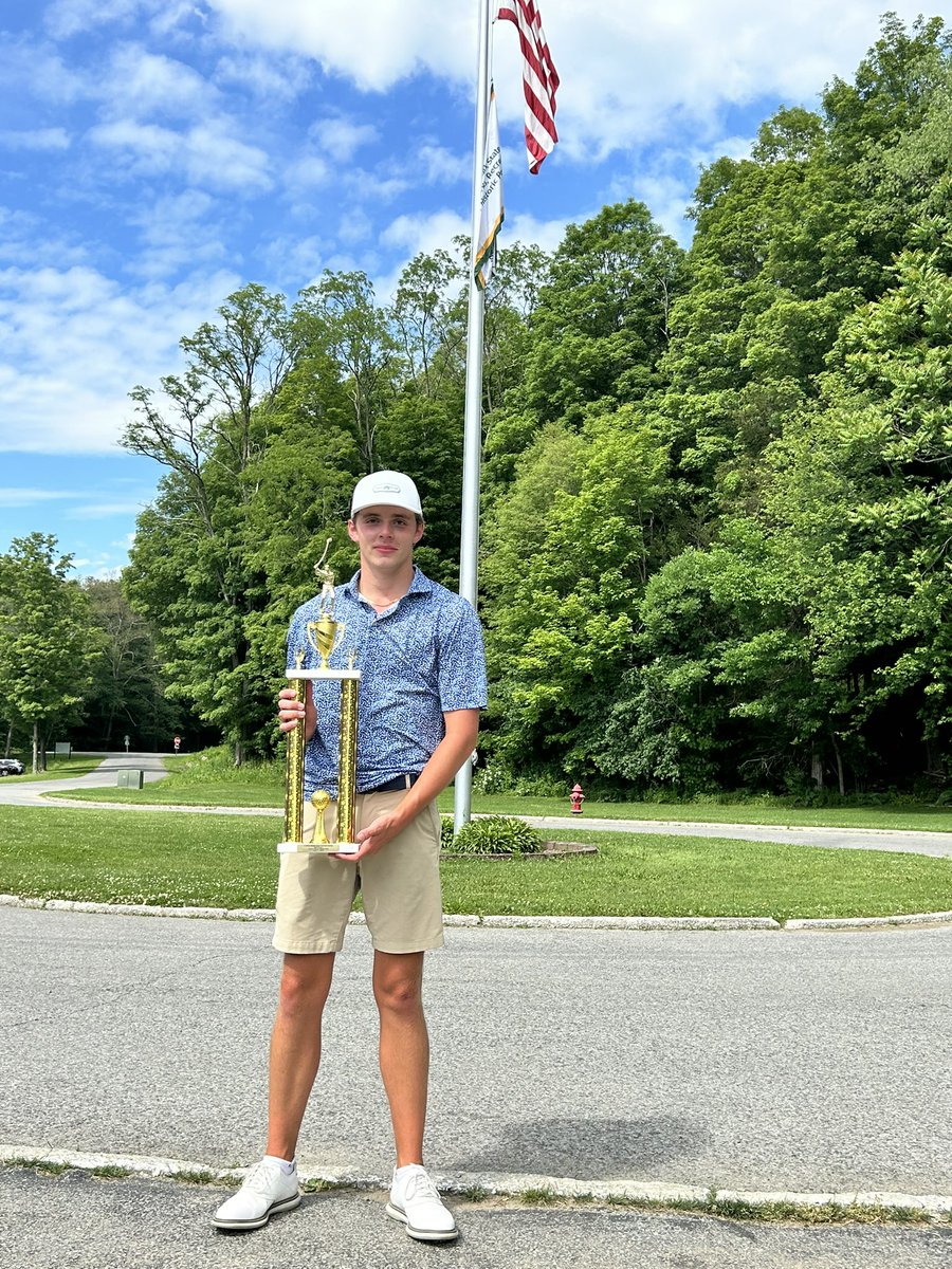 SMHLancerGolf's tweet photo. Congratulations to Sophomore Cole Jones. Cole tied for Medalist in The NY State Catholic HS Golf Championship in Poughkeepsie today w a 72.  Playing in a 3 man playoff, Cole lost on the 3rd playoff hole, securing second place. The video was a result of his 360 yd drive! ⛳️🏌🏼‍♂️ https://t.co/Vyv5bwlyyz