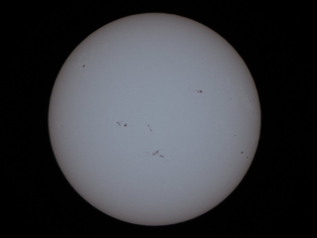 embeddedark's tweet photo. #イマ太陽  #イマソラ #mysky #OMSYSTEM #OM1  #MZD #ED #100400mmF5063IS #400mm #デジタルテレコン #35mm換算 #1600mm #マルミ #ND100000 #減光 #ISO80 #f9 #1600分の1秒 #静音モード #手持ち #手ぶれ補正ON #JPEG撮って出し #トリミング https://t.co/KV5k9We5XM