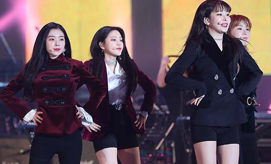 neohistoria_id's tweet photo. Pada tahun 2018, dunia K-pop mencatat sebuah momen bersejarah ketika Red Velvet, grup musik perempuan asal Korea Selatan, tampil di Korea Utara.

{sebuah utas singkat} https://t.co/62fGCksbeL