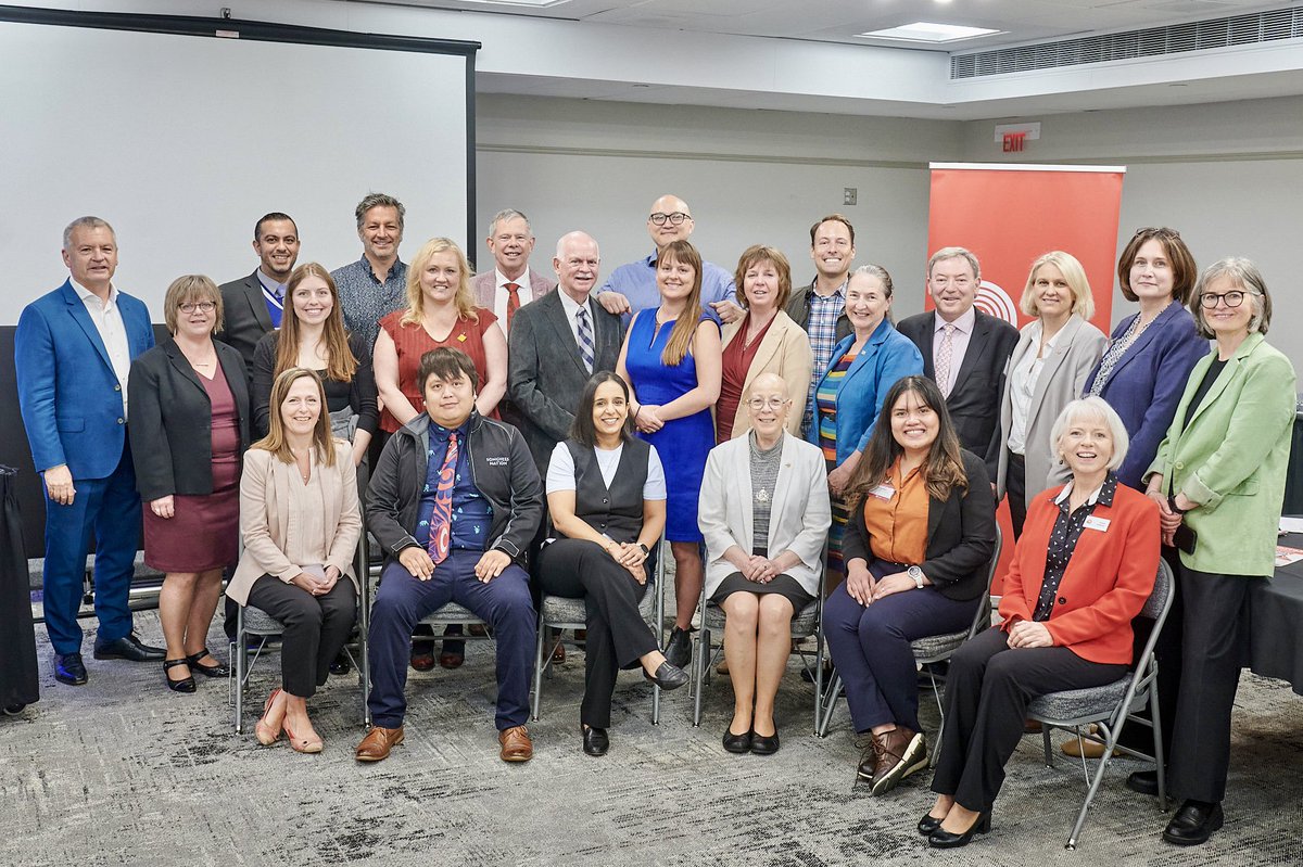 henryyaormd's tweet photo. 1/2 In my previous life before becoming an MLA, I was a BC 211 community resource navigator.
I’m truly thankful for that opportunity, which reminded me of how @UnitedWay_BC supports our most vulnerable populations.
#BC #BCPoli #ThankYou #BC211 https://t.co/3vz5gKL1gu