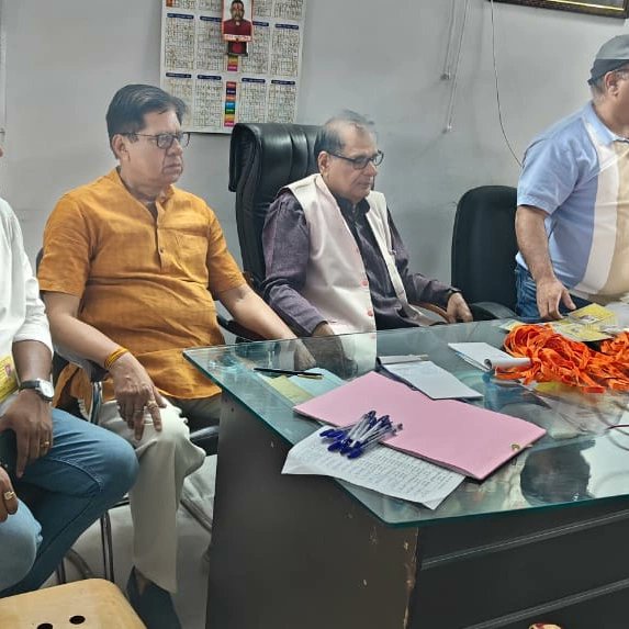 आज सुबह 6 बजे मुरादाबाद लोकसभा के निर्वाचन की मतगणना हेतु भाजपा प्रत्यासी कुँवर सर्वेश कुमार सिंह के मतगणना अभिकर्ताओं को मतगणना स्थल पर भेजने हेतु आवश्यक निर्देश दिए।

<a href="/BJP4RampurUP/">BJP Rampur</a> <a href="/Bhupendraupbjp/">Bhupendra Singh Chaudhary</a> <a href="/myogiadityanath/">Yogi Adityanath</a> <a href="/narendramodi/">Narendra Modi</a>   <a href="/AmitShahOffice/">Office of Amit Shah</a> <a href="/OfficeofJPNadda/">Office of JP Nadda</a>