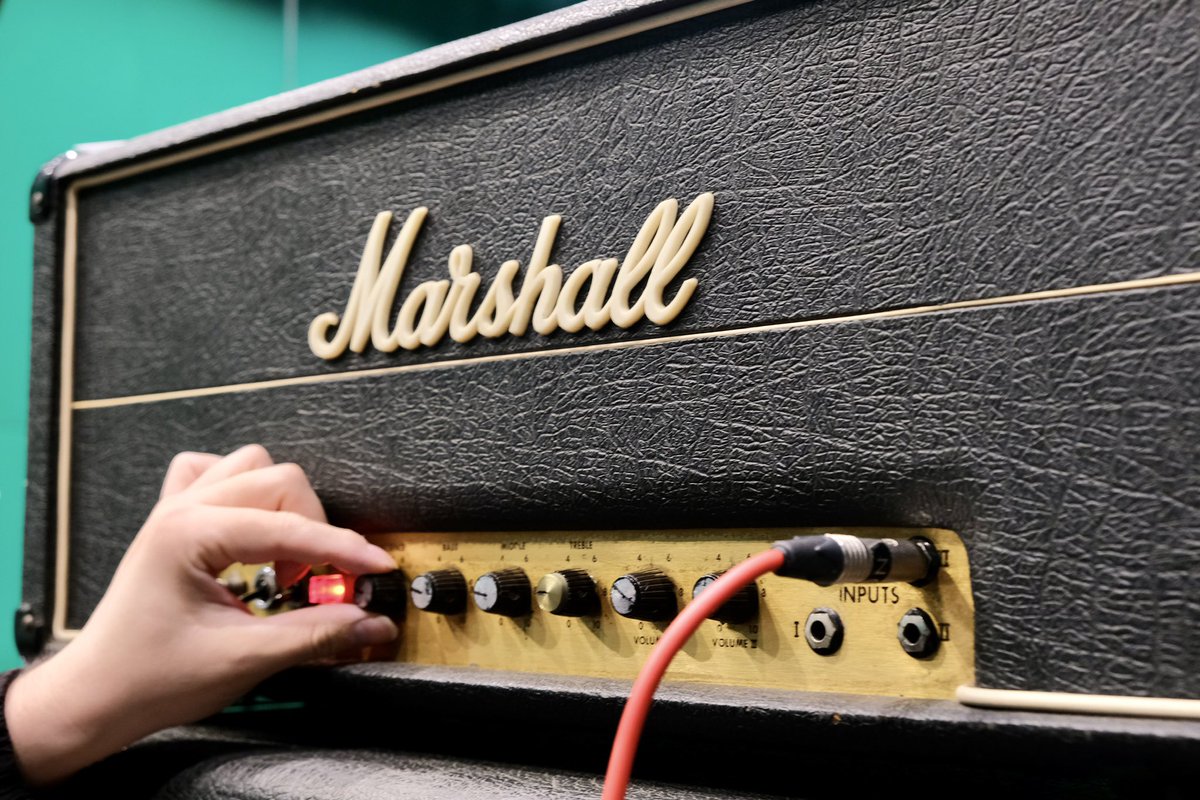 NOAHBOOK's tweet photo. NOAH × ONPA ヴィンテージアンプ
無料レンタルキャンペーン開催中！
ビンテージのMarshallやFenderアンプ、その音を最大限に堪能するためには、しっかり鳴らしてナンボ！
スタジオならではの環境で、是非かき鳴らして下さい！
https://t.co/QI6qpDJ086
#ギター #アンプ #onpa #fender #marshall https://t.co/hxosxwgj20