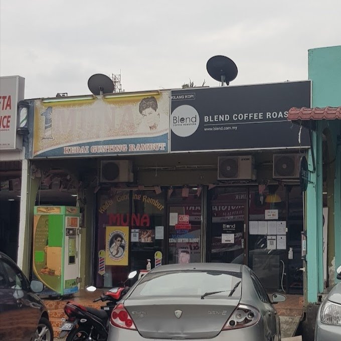 azreehanifiah's tweet image. Ini pula Blend Sg Ramal.
Asalnya dibuka di lot kedai yang dibahagi dua dengan kedai gunting rambut.
Pelanggan yang membeli pula rata-ratanya sekadar grab & go.
Sebab nak parking pun payah.