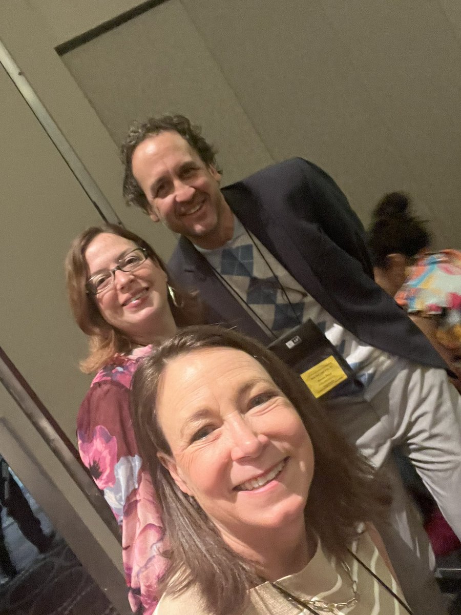 susangbarber's tweet image. Let the the #aplit reading begin! 

389,000 students took the exam 
1.1+ essays to score 
1800 readers (mix of onsite and at home) 
1900 people total with leadership 
@Steve_R_Price, chief reader, gave these numbers tody
We’re off to a great start here!