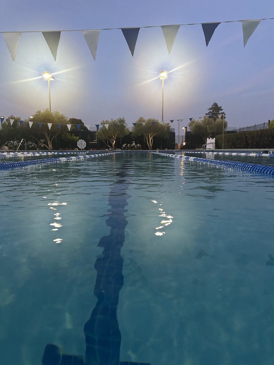 Night swim. 2,000 yds. 🏊‍♂️