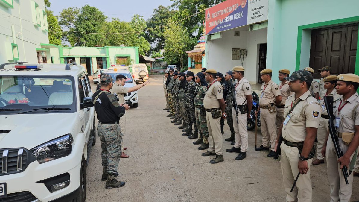spnayagarh's tweet image. Briefing  of SP Nayagarh to Commando QRTs team equipped with sophisticated weapons, latest gadget, communication sets. 

They are alert &amp;amp; ready for any types of exigency. 

#countingprocess
#election2024

@DGOOdisha
@odisha_police
@igcrcuttack
@CeoOdisha
@AdmnNayagarh