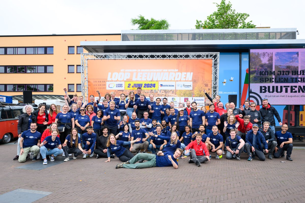 Vrijwilligers bedankt! 🙏💙

Dit jaar waren er zo'n 4️⃣0️⃣0️⃣ vrijwilligers actief voor LOOP Leeuwarden. Overal stonden ze met een grote glimlach op het gezicht. 

Graag een groot digitaal applaus voor deze helden. Namens Stichting Gezonde Stad Leeuwarden: BEDANKT! 👏🤩