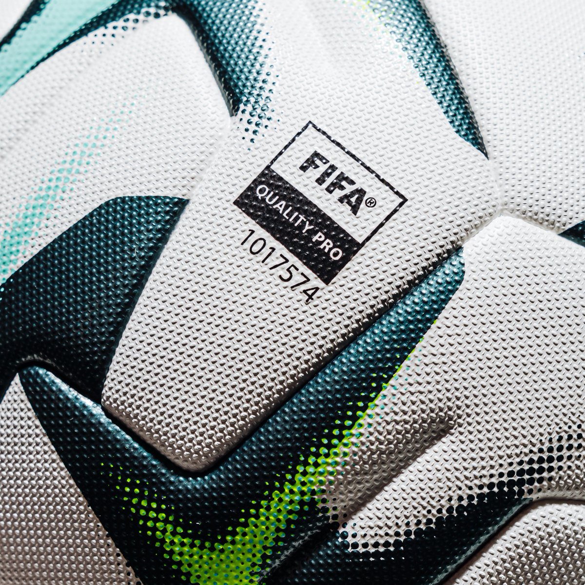 🎰 Tentez de remporter le nouveau ballon de la saison 2024-2025 de <a href="/Ligue2BKT/">Ligue 2 BKT</a> ! 🔥

1️⃣ Mentionnez un ami
2️⃣ RT ce post
3️⃣ Croisez les doigts

#RevealBallon #Ligue2BKT <a href="/Ligue2BKT/">Ligue 2 BKT</a>