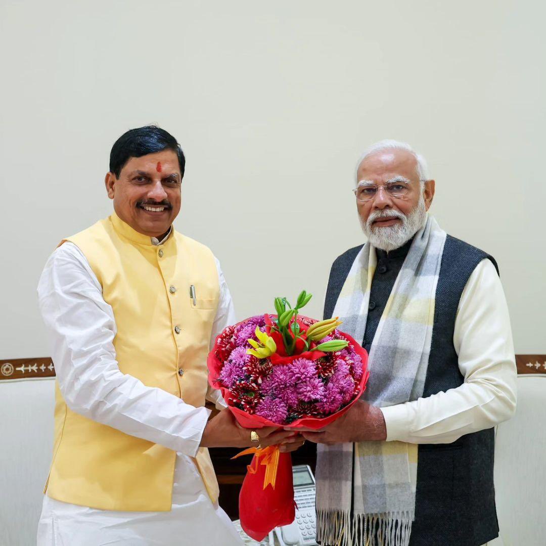 DrMohanYadav51's tweet image. हर-हर महादेव...

आदरणीय प्रधानमंत्री श्री @narendramodi जी की वाराणसी में प्रचंड व ऐतिहासिक जीत की संपूर्ण देशवासियों को हार्दिक बधाई एवं शुभकामनाएं।

बाबा विश्वनाथ व मां गंगा की प्रेरणा से उनके अनन्य भक्त को वाराणसी लोकसभा क्षेत्र के नागरिकों ने आशीर्वाद दिया है। आप सभी…