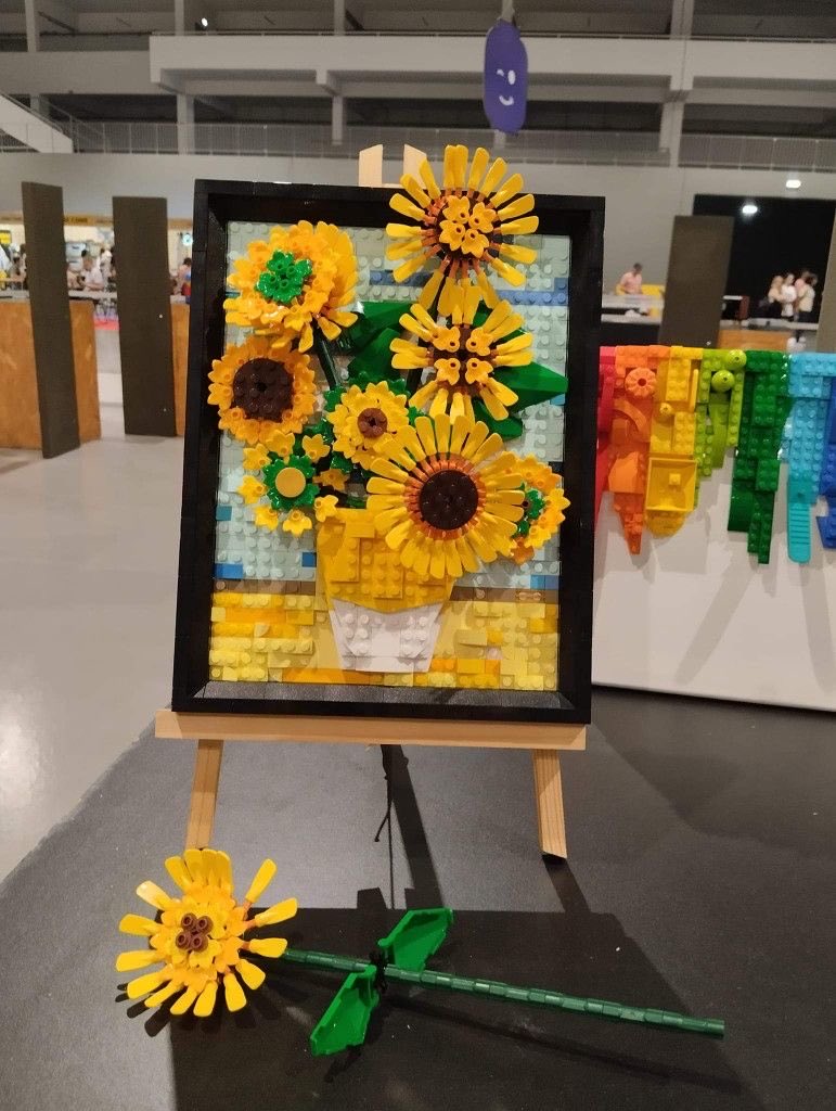 sunflowerchives's tweet photo. lego sunflowers🌻 https://t.co/eveHQgK16W