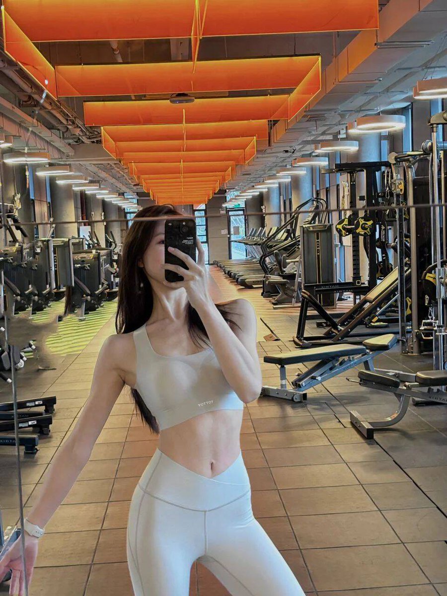 vevixvery's tweet image. Working out without a purpose is a waste of time。。