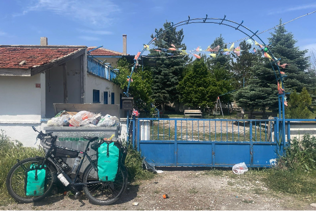 Riding a bike from London to Singapore? Wow.
An incredible journey - in every sense...
Chapeau!
🚴‍♀️

<a href="/bodysoulcharity/">Body & Soul</a> 
<a href="/lds_architects/">LDS Architects</a>  
<a href="/velo_citymag/">Velocity Magazine</a> 
velocitymagazine.co.uk/post.html?id=2…