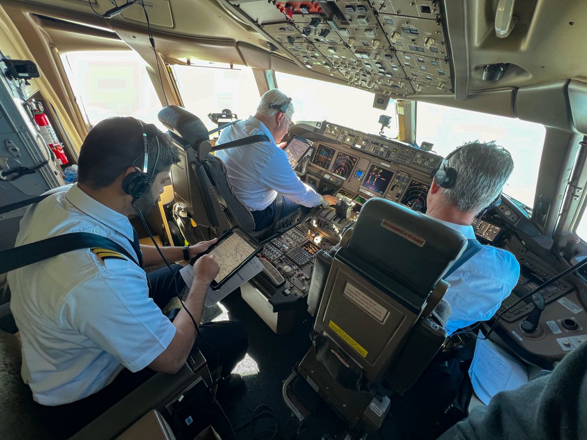 BoeingMidEast's tweet photo. Captain Captain Khalid Al-Hamadi of @qatarairways joined our Boeing #ecoDemonstrator test flight to preview the update to Jeppesen’s FliteDeck Pro app.
This is the first time that an airline pilot has participated in an ecoDemonstrator test flight on the program's 777-200ER. https://t.co/DYMvW96hBy