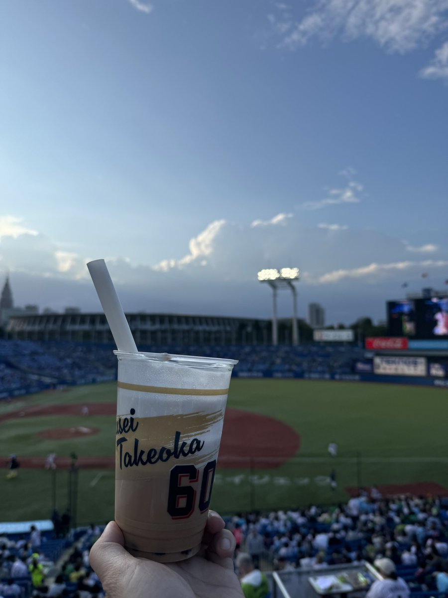 神宮球場でタピオカデビューしました🧋
#swallows #武岡龍世 の黒糖タピオカ！