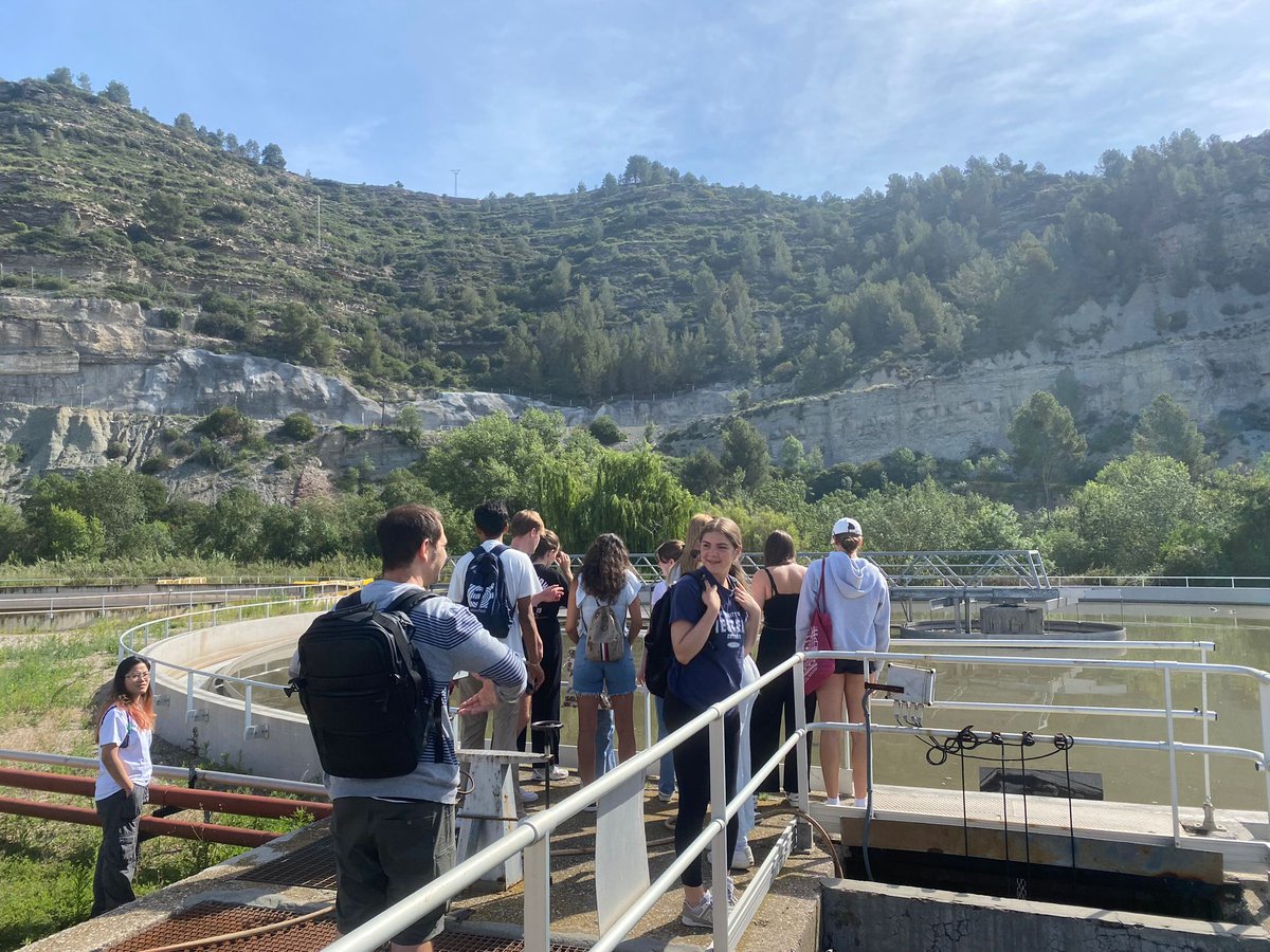 💧Un grup d'estudiants de la <a href="/WesternU/">Western University</a> del Canadà, visiten la depuradora de #Manresa.

Acompanyats d' <a href="/albertguisasola/">albert guisasola</a> de la <a href="/UABBarcelona/">Universitat Autònoma de Barcelona</a> han conegut el procés que segueix per depurar les aigües i retornar-les al medi

🔗tinyurl.com/3hysz59a

#AigüesManresa #depuració