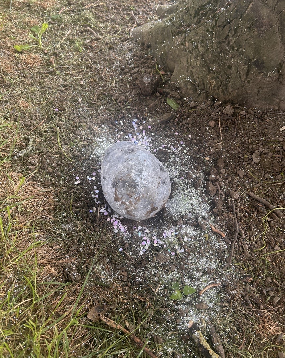 carletonparksch's tweet image. Reception could not believe it when they discovered an asteroid had crash landed on the school field! They will be writing a letter to NASA to keep them informed! #EYFS #Science #GetWriting