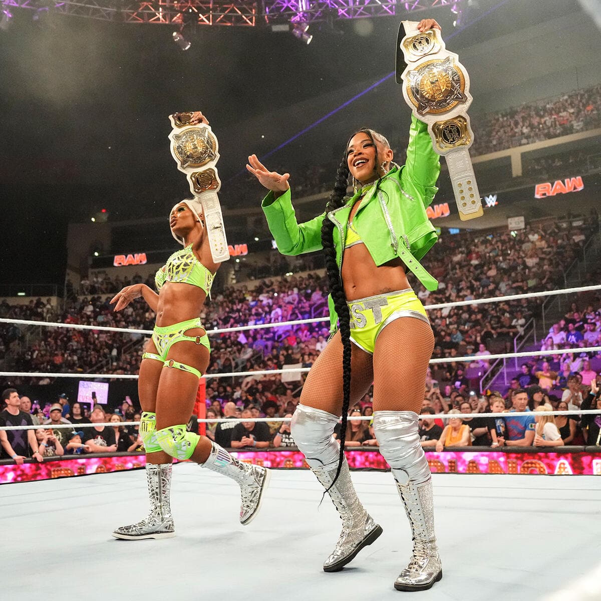 the champs

#wwe #wwewomenschampion #wwenxt #womenswrestler #femalewrestler #wwewomenstagteamchampions #biancabelair #jadecargill #tbschampion #rawwomenschampion