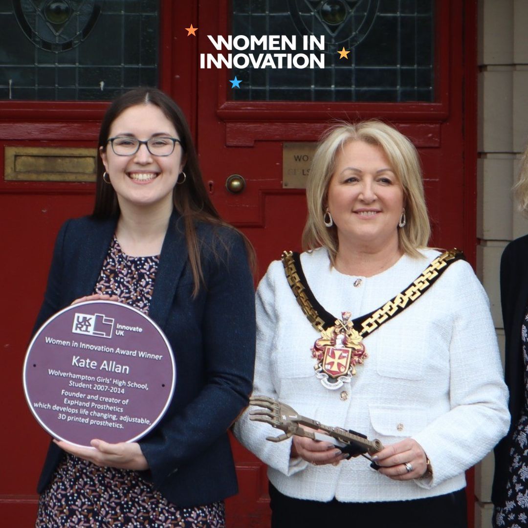 ExpHandUK's tweet photo. Last week, ExpHand Prosthetics founder Kate Allan returned to her high school for the unveiling of her Innovate UK Women in Innovation Award plaque! 🎉

Read more on our blog! 📖 

#WomenInInnovation #ExpHandProsthetics #Innovation #WomenInTech #Inspiration #thehandthatgrows https://t.co/Kc8A4kSyBQ