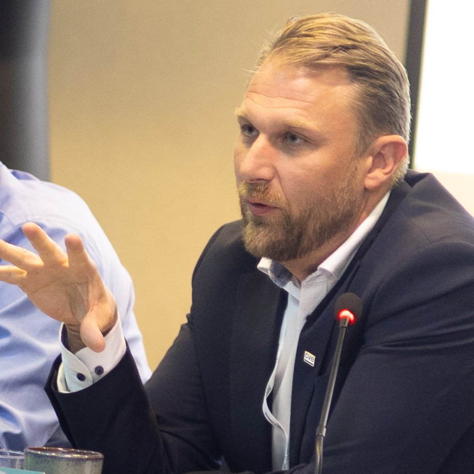 Strong_Cities's tweet image. @Eric_Rosand, Executive Director @Strong_Cities &amp;amp; Robert Kindroth, Deputy Head @CVE_se opened the event &amp;amp; welcomed participants to this latest #TransatlanticDialogue, which will showcase effective #Swedish approaches in building strong &amp;amp; resilient communities. 3/8