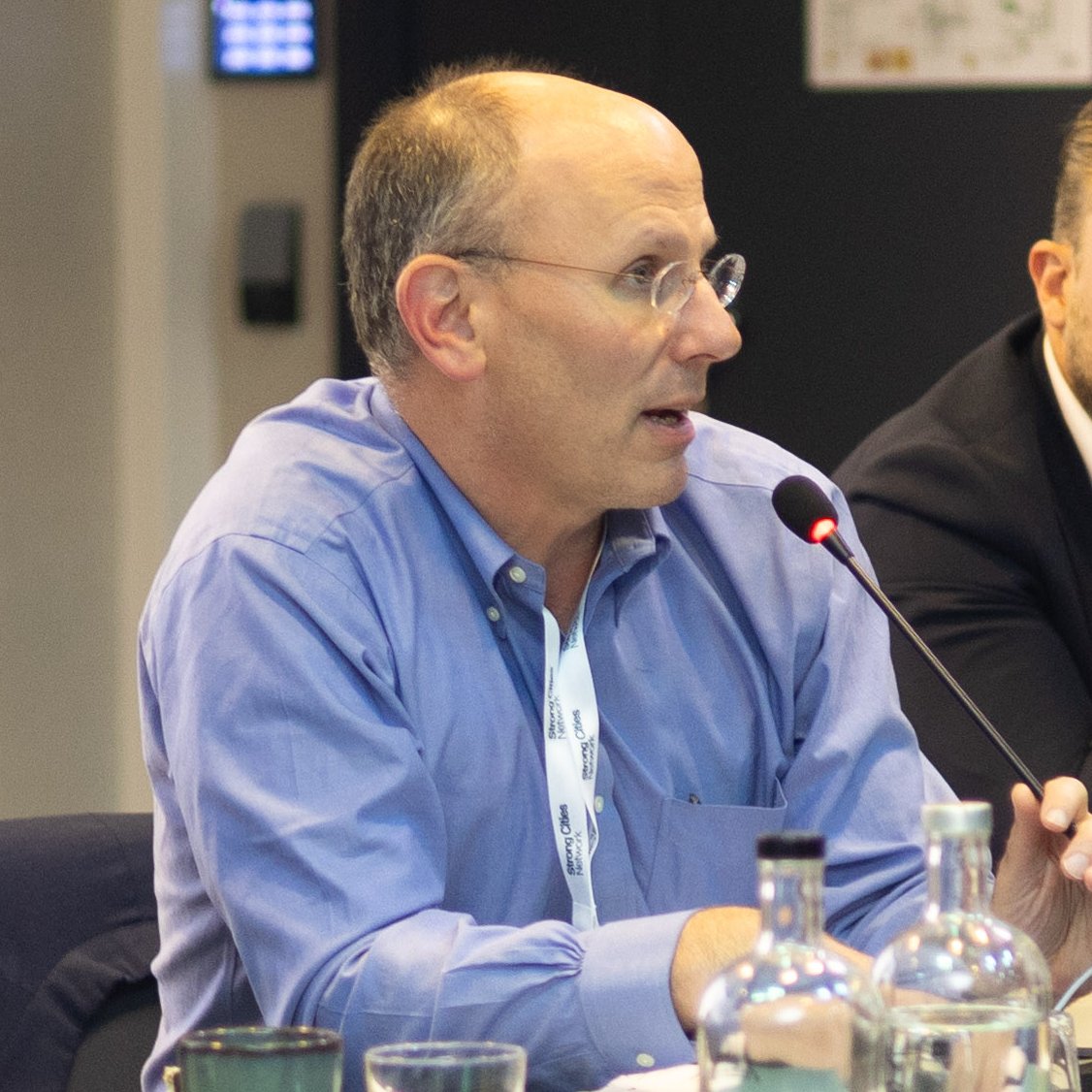 Strong_Cities's tweet image. @Eric_Rosand, Executive Director @Strong_Cities &amp;amp; Robert Kindroth, Deputy Head @CVE_se opened the event &amp;amp; welcomed participants to this latest #TransatlanticDialogue, which will showcase effective #Swedish approaches in building strong &amp;amp; resilient communities. 3/8