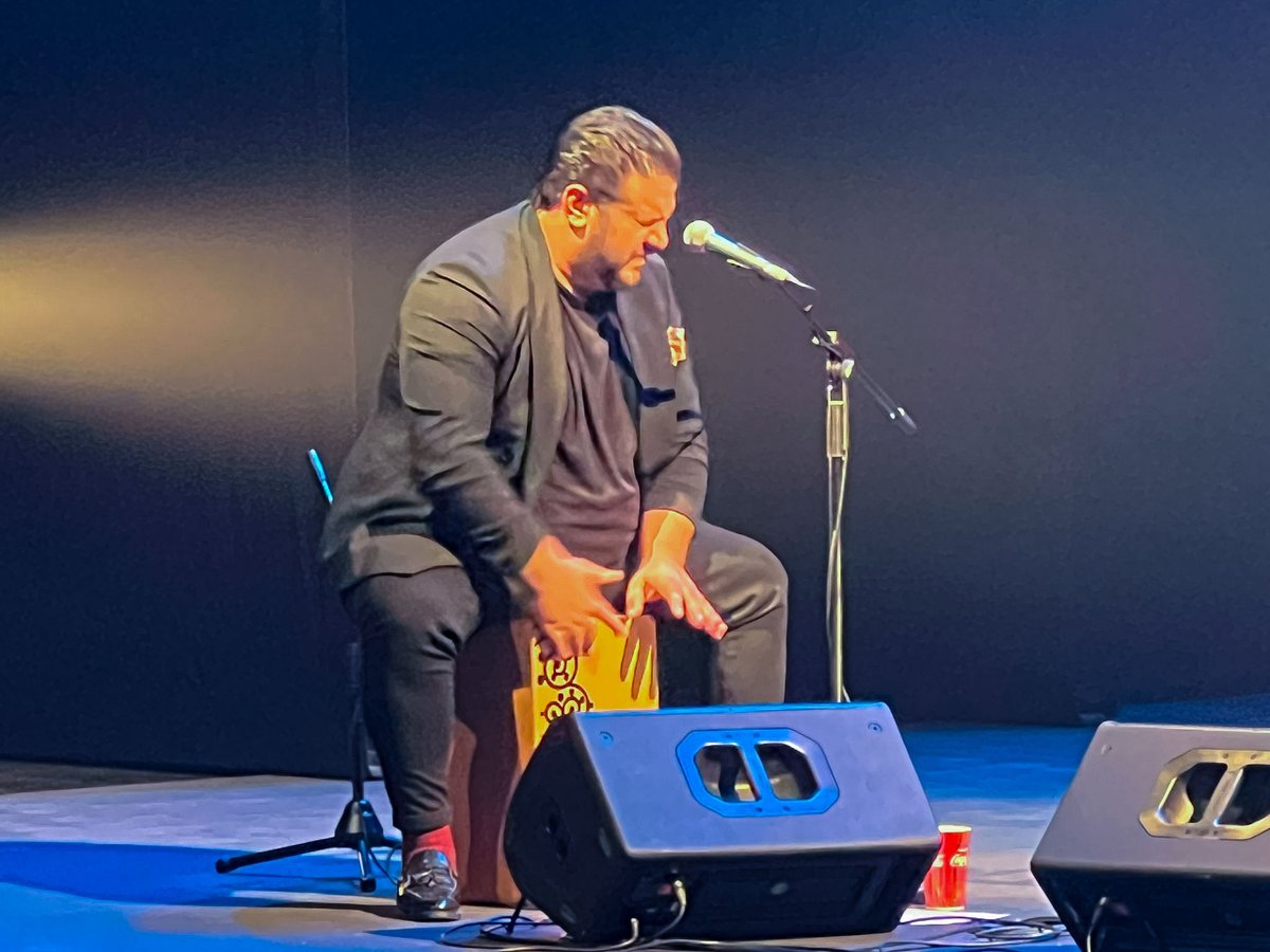 <a href="/raul_olivar/">Raul Olivar</a> inauguró las XX Jornadas flamencas con una actuación llena de sentimiento y emoción, acompañada por la ovación del público. Os dejamos algunos momentos 🎸

👉🏻 Consulta la programación en i.mtr.cool/mbhqofkjvv

#Cultura #Valladolid #loquenosune #jornadasflamencas