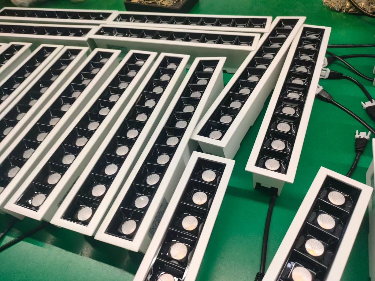 Fenixledlight's tweet image. 190pcs 0-10V dimming 20W recessed installed led linear down lights are ready,tonight doing 12hours aging test,tomorrow morning sending to France.
fenix@litestarled.com

#leddownlight
#ledlineardownlight
#ledlinearlight
#litestarled.com