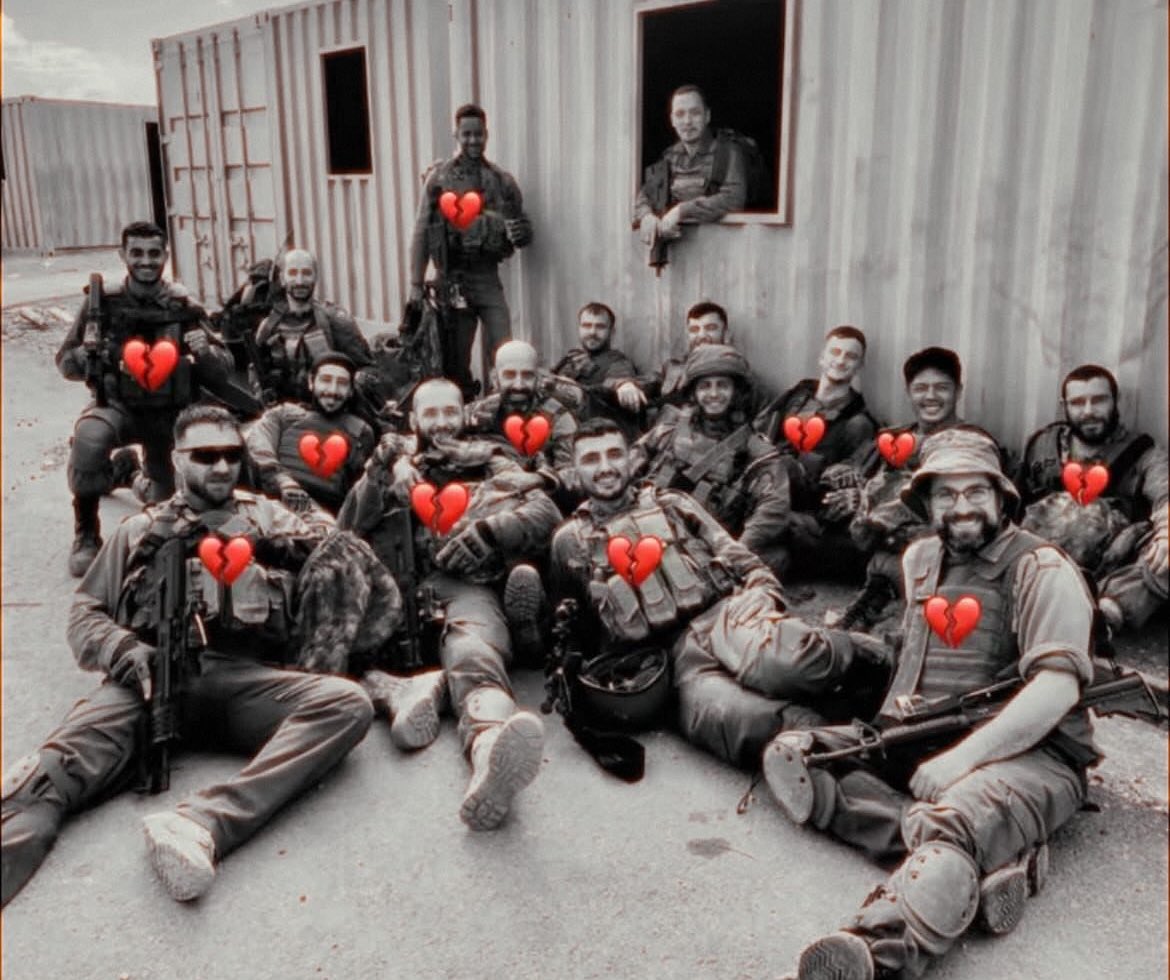 أحد جنود الاحتلال ينشر صورة ويكتب أن فقد 11 جندي من أصل 15 من فرقته في تفجير في جباليا الأسبوع الماضي! 
على الرغم من أن جيش الاحتلال لم يعلن عنهم حتى اليوم! 

ولكم أن تتخيلو عدد القتلى والخسائر لدى عدونا والتي لازال يخفيها!