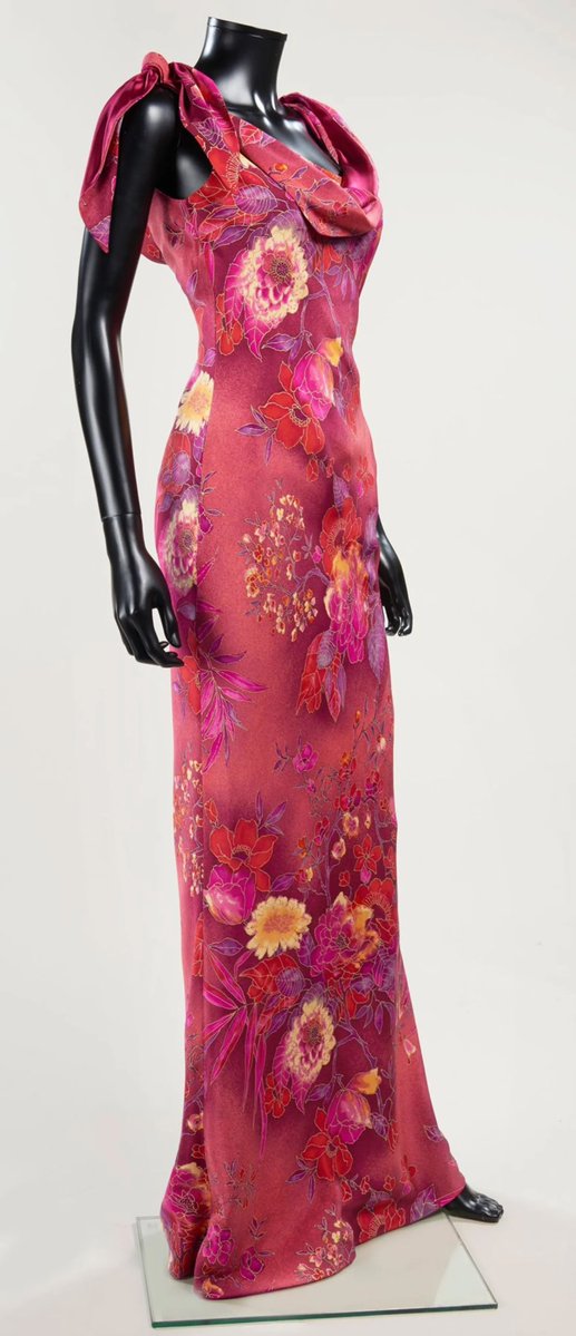 MadameGilflurt's tweet image. 1990's slink, by #Galliano for #Dior! #Frockingfabulous #fashionhistory via Artcurial.