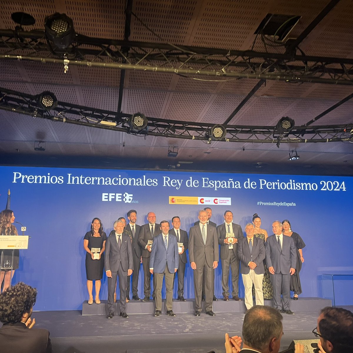 joseguerracab's tweet photo. #PremiosReydeEspaña de Periodismo 2024 bajo la presidencia de SM el Rey: reconocimiento al periodismo de calidad, al servicio de nuestras sociedades, preservando lo mejor de los valores que nos identifican como comunidad iberoamericana #AgenciaEFE @AECID_es https://t.co/jSLk5HDFJD