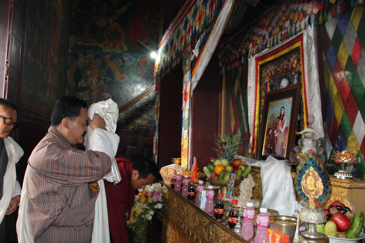 business_bhutan's tweet photo. Business Bhutan and the Guides Association of Bhutan today offered butterlamps and prayers at the National Memorial Chorten, and prayed for Her Majesty, Gyaltsuen's joy, prosperity and long life. 
May our prayers be heard. May our Queen continue to spread love and compassion. https://t.co/ZWnEbYYMHb
