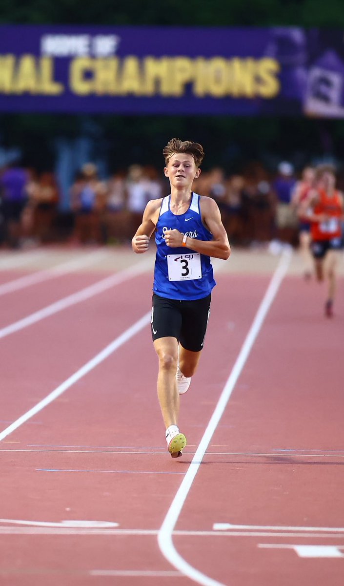 maxjacketti's tweet photo. Exited to finish me junior year with as a 2x district champion (1600m, 3200m), 1x region champion (3200m), and a top 5 finish at state (3200m). Finished with prs of 2:01 (800m), 4:27 (1600m), and 9:30 (3200m). Exited for what is to come next year. https://t.co/iynWnJ3dA7