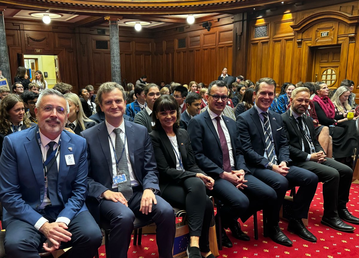 Thrilled to see so much interest in the Model EU Parliament at @NZParliament today.
Thank you @EUinNZ for facilitating such meetings. 

#YouthDiplomacy