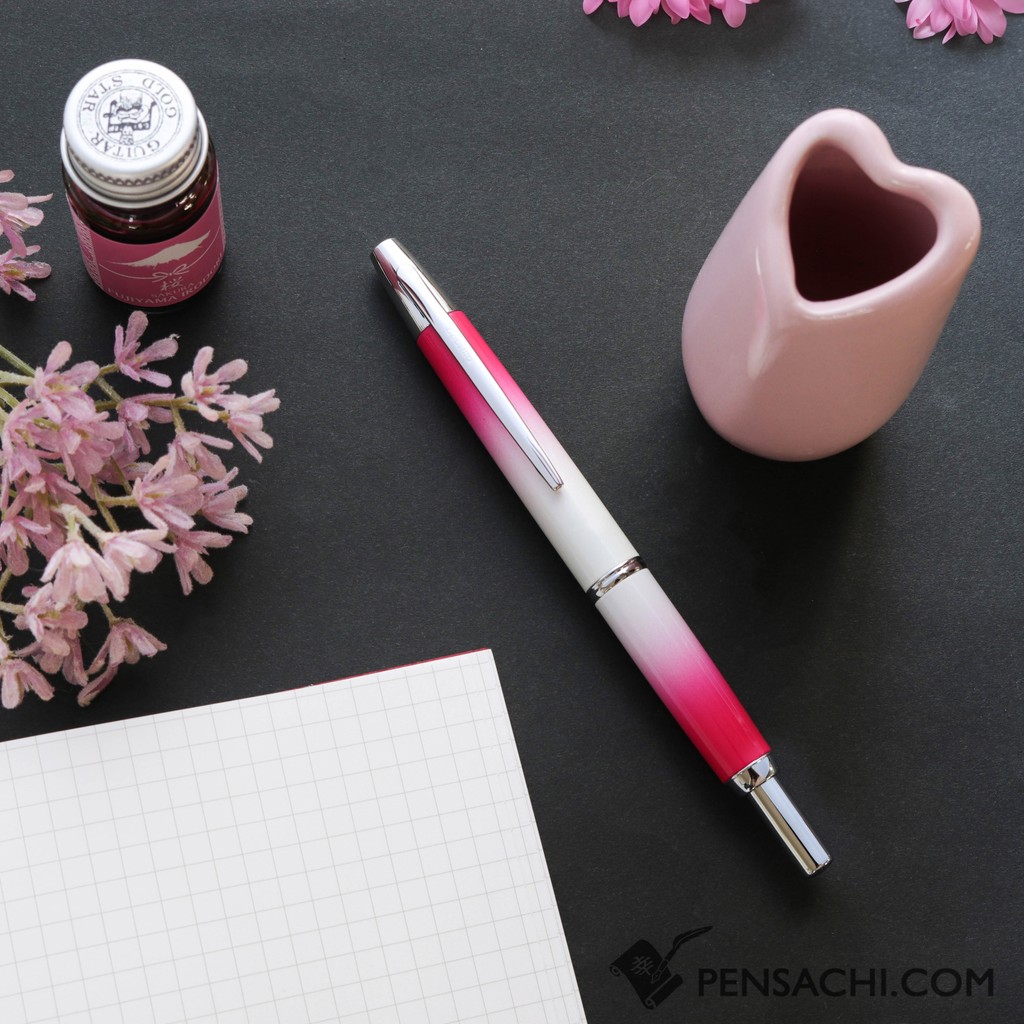pen_sachi's tweet photo. Items in frame:
🔺PILOT Limited Edition Vanishing Point Capless Decimo - Schiaparelli Red
Body Color: Red, pink and white
Nib: 18k Rhodium plated
🔺Teranishi Fujiyama Irodori Ink 12 ml - Sakura
#pensachi #fountainpen #pilotfountainpen #vanishingpoint #pilotcapless https://t.co/hEx0EiCFmx