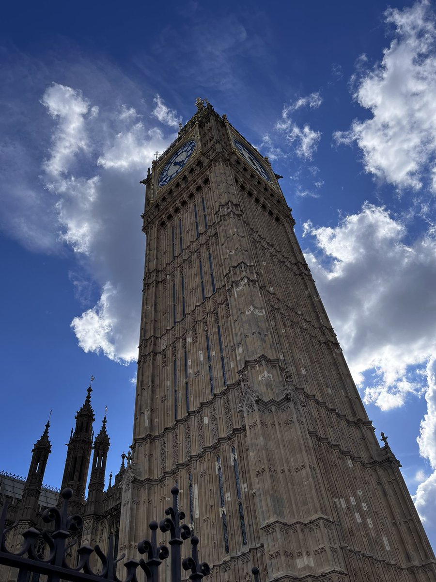 iManrik's tweet photo. London calling https://t.co/lvwplrafNK