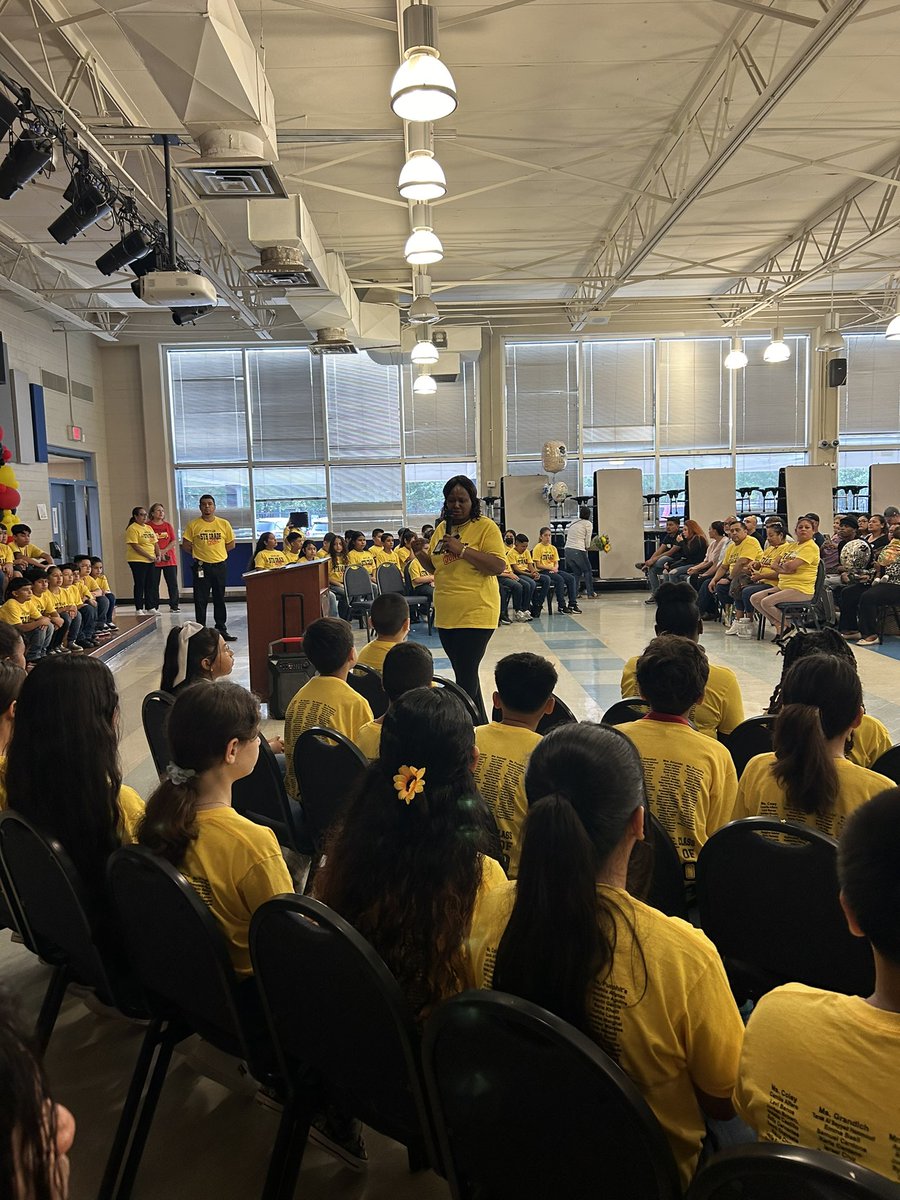 SuttonES_HISD's tweet image. Beautiful 5th grade Award ceremony! 🏅We are so proud of all our students and wish them well in Middle School! 💛#SuttonBears 🐻#done